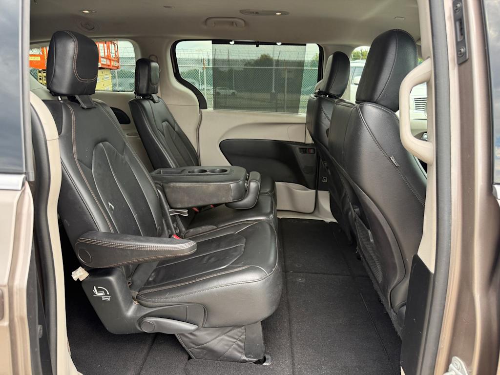 Thumbnail: 2017 Chrysler Pacifica - 24