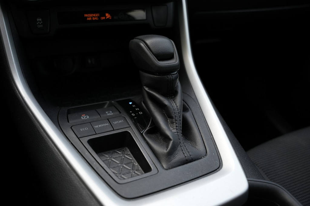 Thumbnail: 2019 Toyota RAV4 - 16