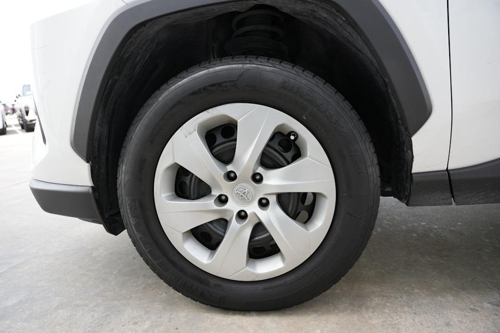 Thumbnail: 2019 Toyota RAV4 - 8