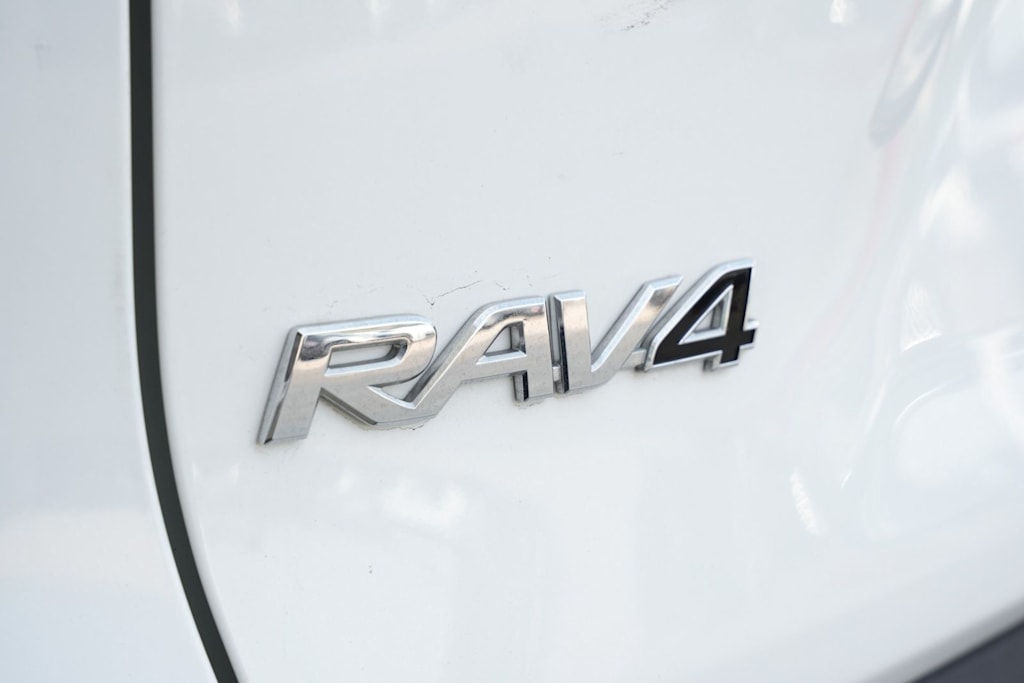 Thumbnail: 2019 Toyota RAV4 - 7