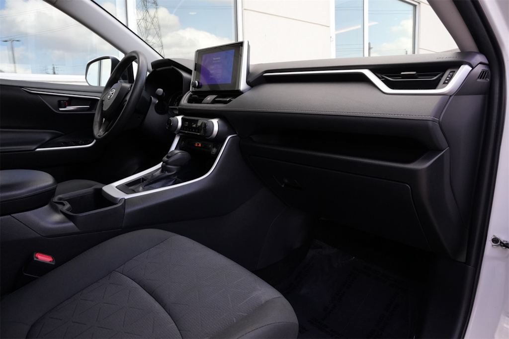 Thumbnail: 2023 Toyota RAV4 - 14