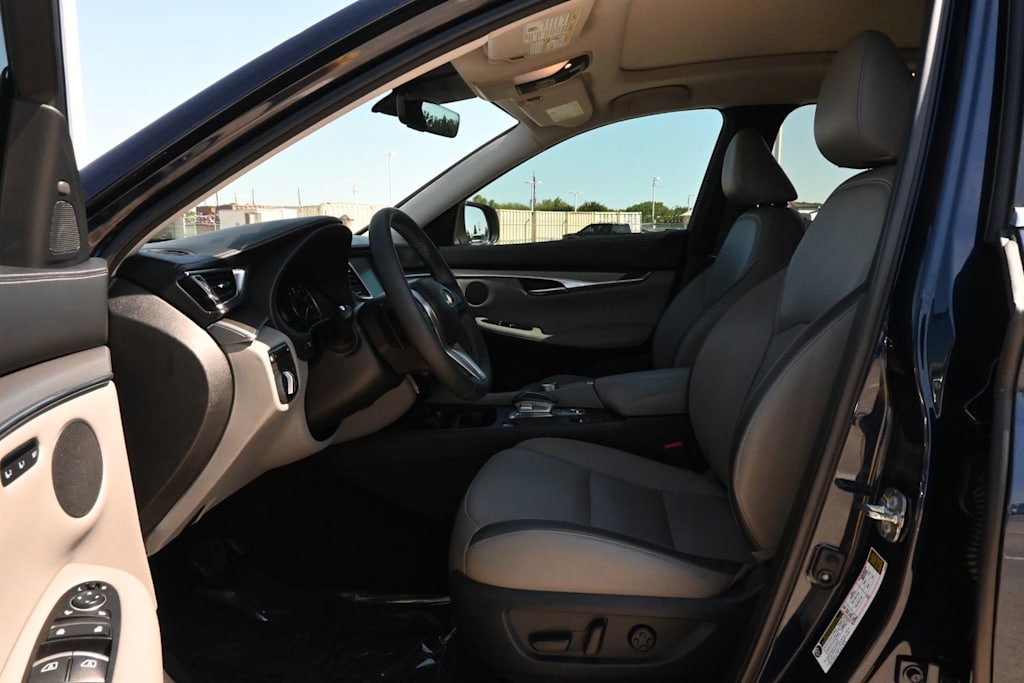Thumbnail: 2023 INFINITI QX50 - 10