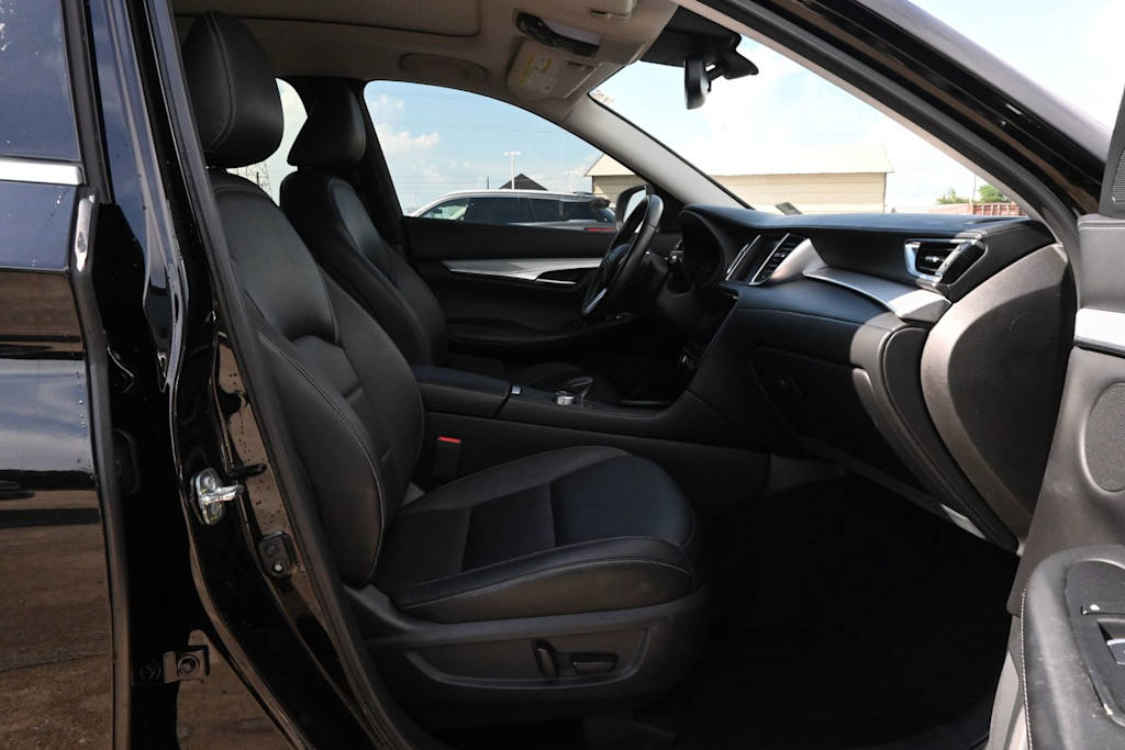 Thumbnail: 2021 INFINITI QX50 - 10