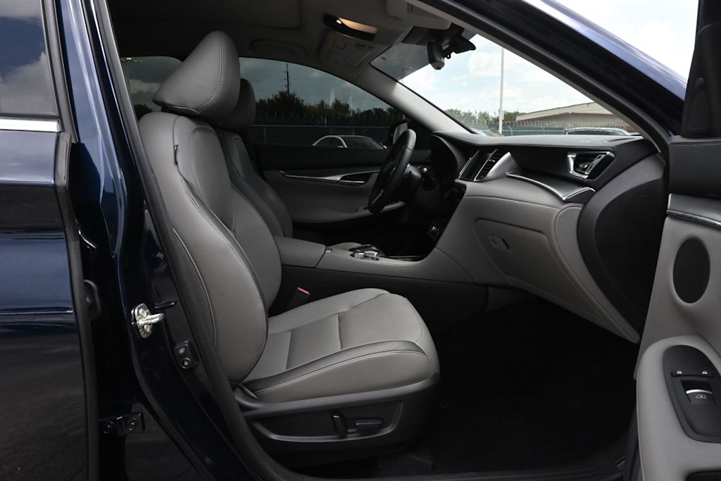 Thumbnail: 2023 INFINITI QX50 - 10