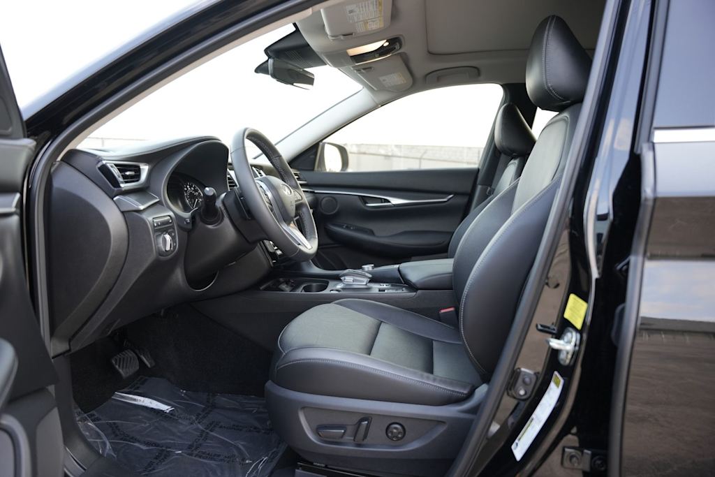 Thumbnail: 2025 INFINITI QX50 - 10