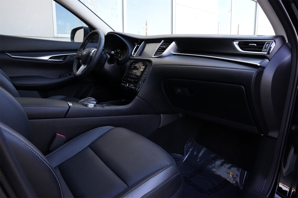 Thumbnail: 2025 INFINITI QX50 - 15