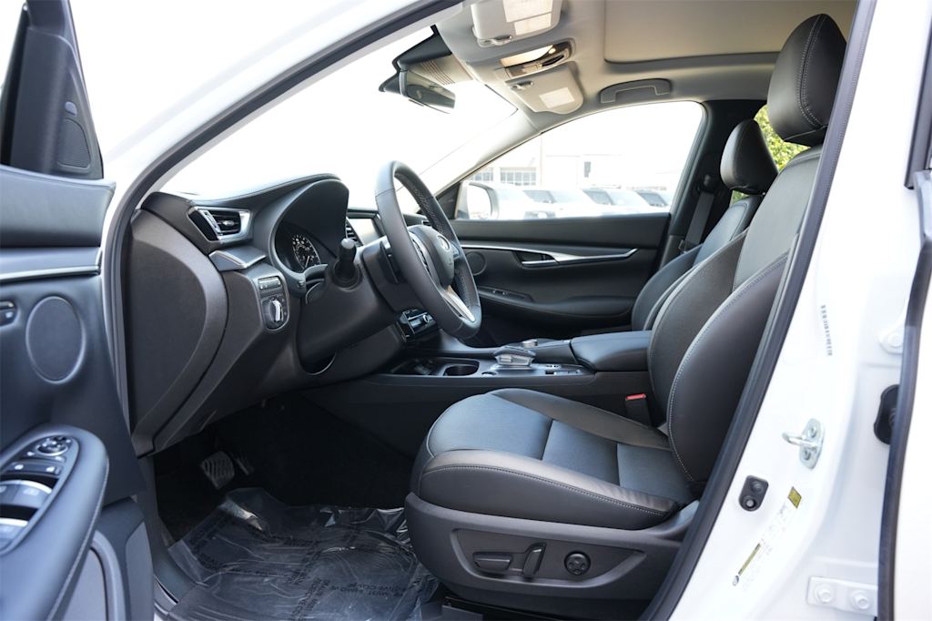 Thumbnail: 2025 INFINITI QX50 - 10