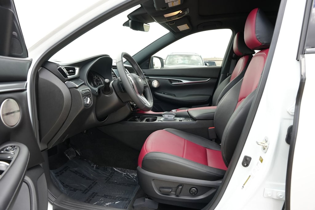 Thumbnail: 2025 INFINITI QX50 - 10