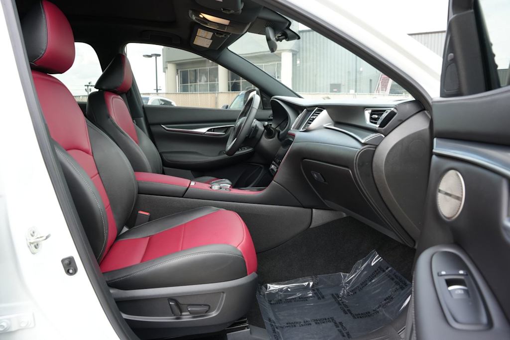 Thumbnail: 2025 INFINITI QX50 - 11