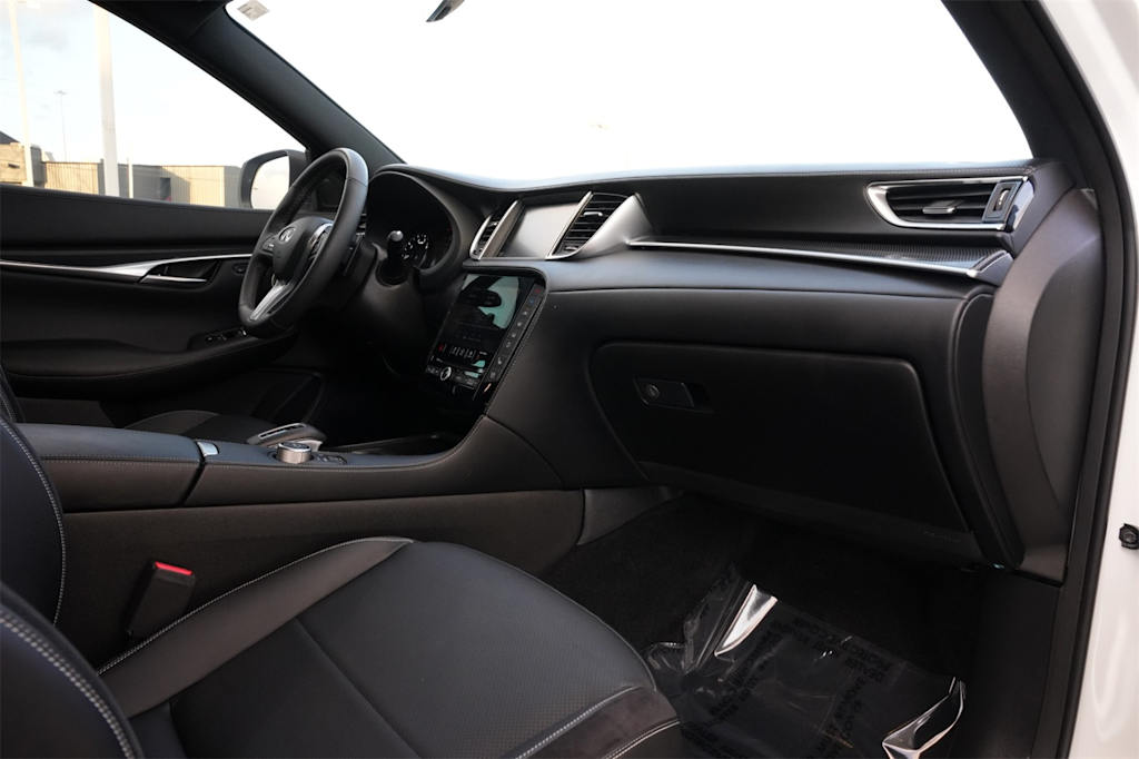 Thumbnail: 2025 INFINITI QX50 - 15