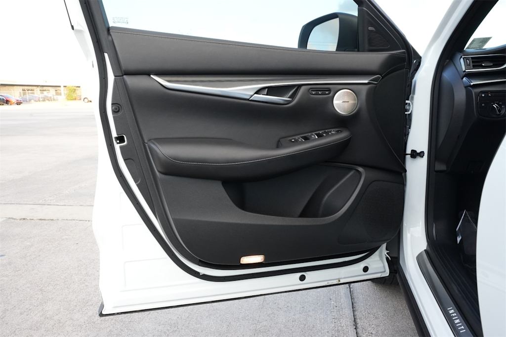 Thumbnail: 2025 INFINITI QX50 - 25