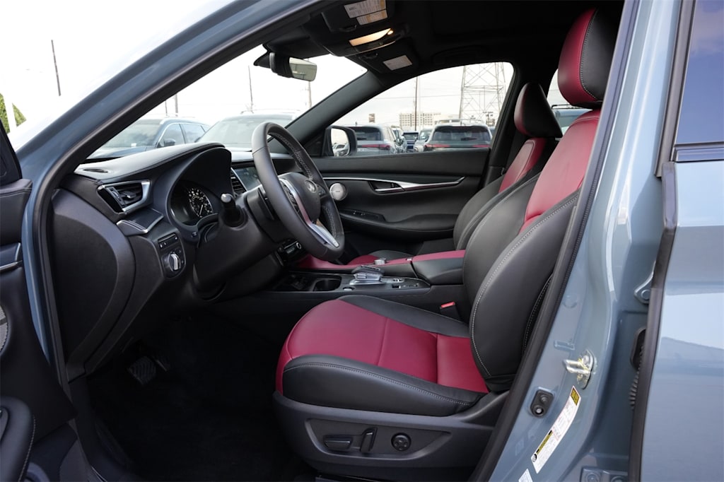 Thumbnail: 2025 INFINITI QX50 - 10