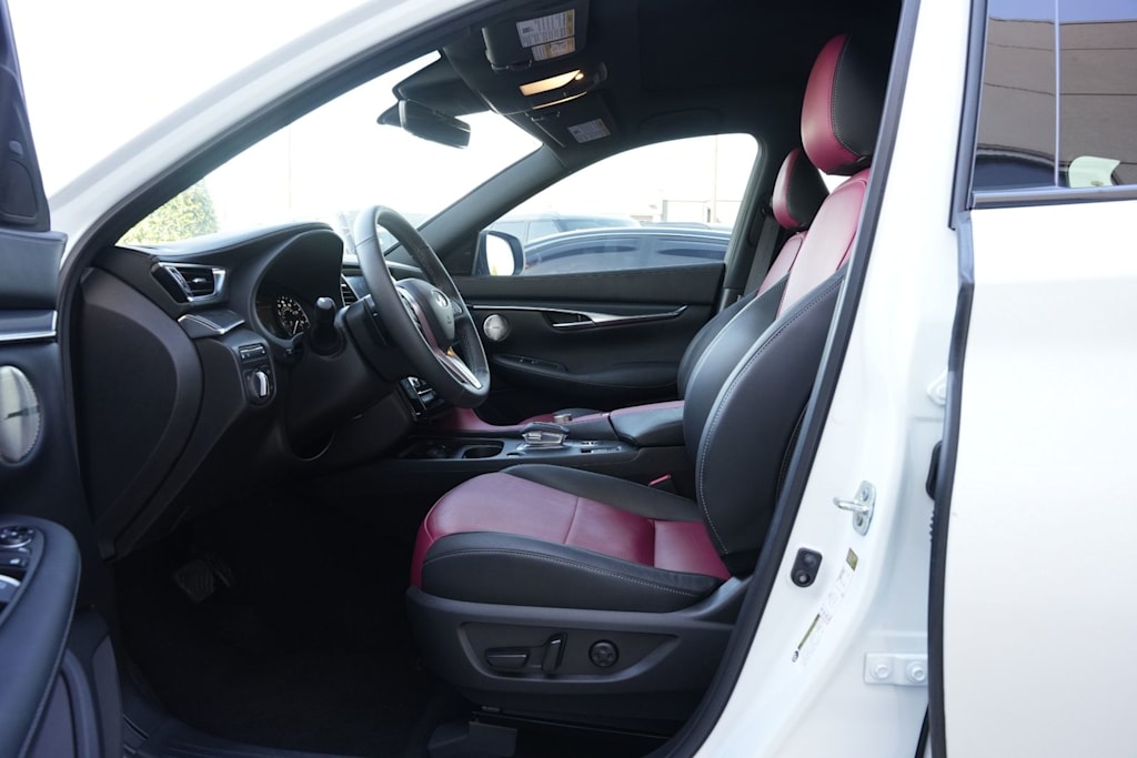 Thumbnail: 2025 INFINITI QX50 - 10