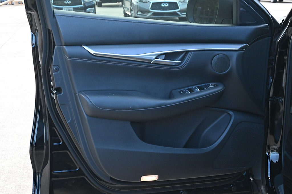 Thumbnail: 2023 INFINITI QX55 - 23