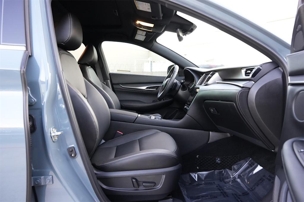 Thumbnail: 2025 INFINITI QX55 - 12