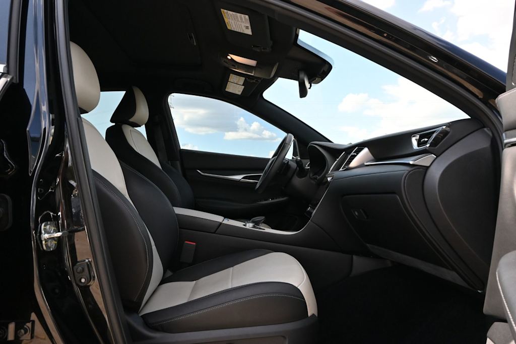 Thumbnail: 2023 INFINITI QX55 - 10