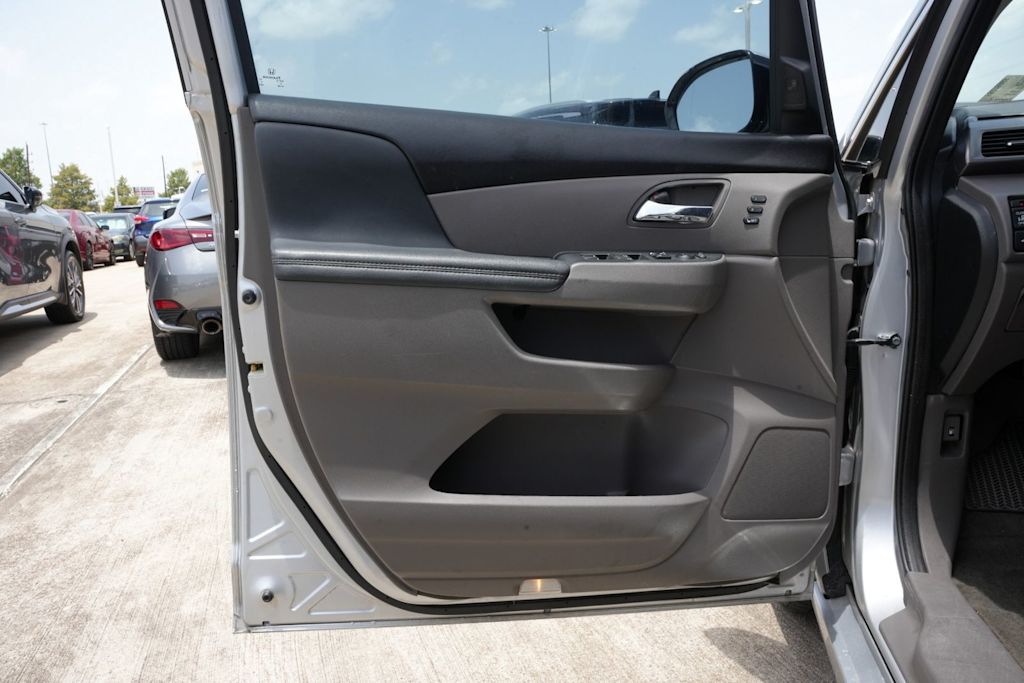 Thumbnail: 2015 Honda Odyssey - 25