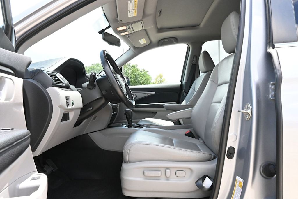 Thumbnail: 2018 Honda Pilot - 10