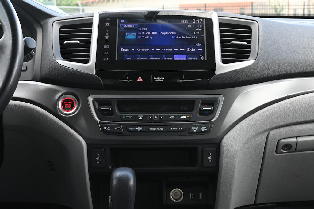 Thumbnail: 2018 Honda Pilot - 15