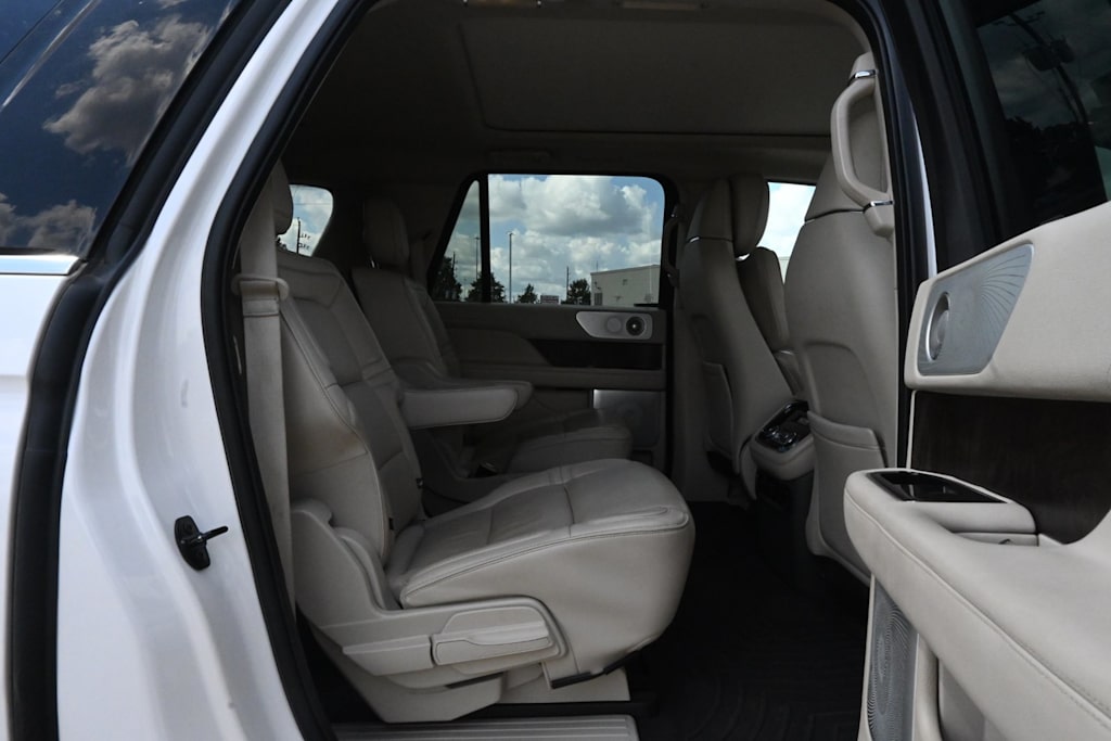 Thumbnail: 2018 Lincoln Navigator L - 19