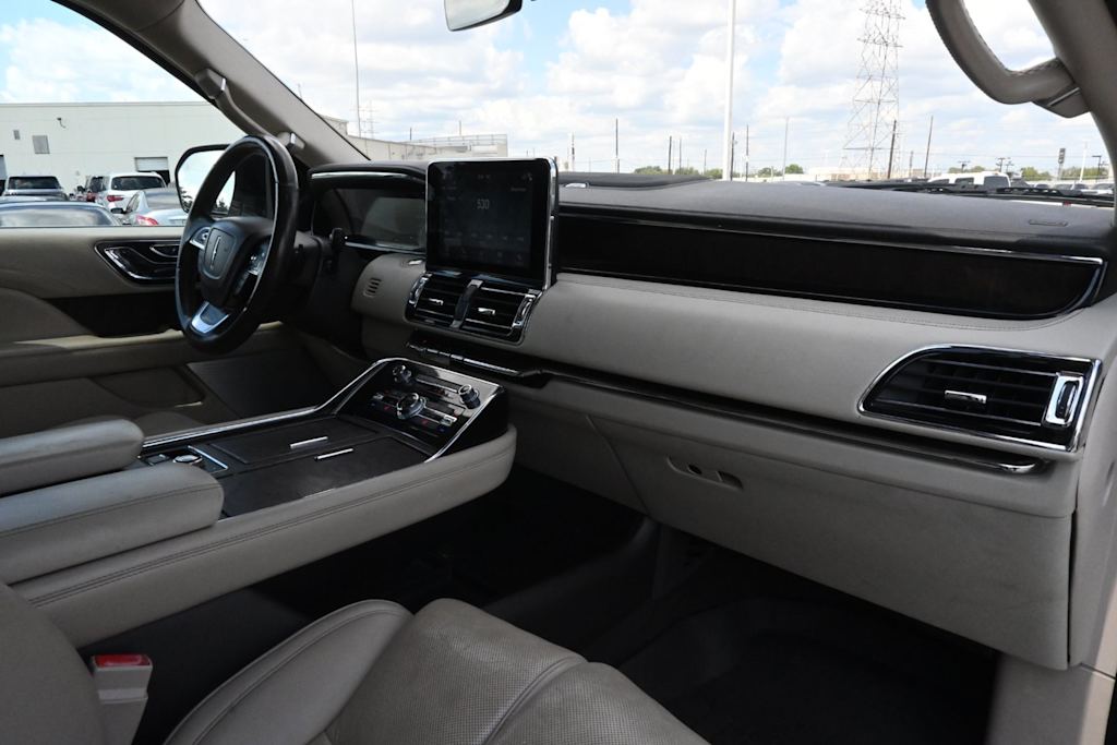Thumbnail: 2018 Lincoln Navigator L - 8