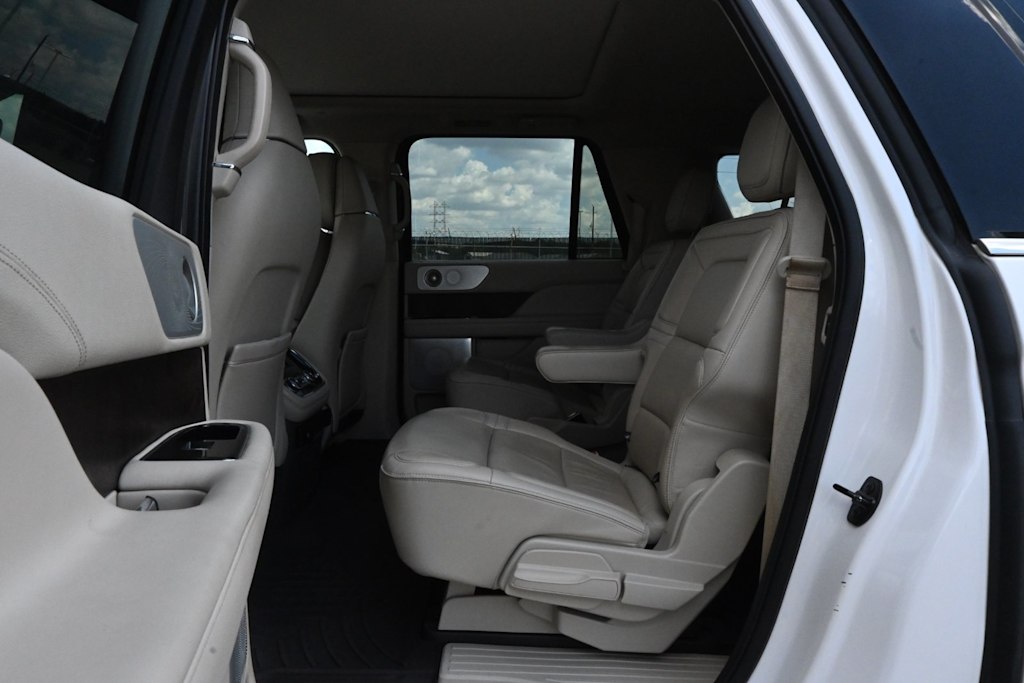 Thumbnail: 2018 Lincoln Navigator L - 11