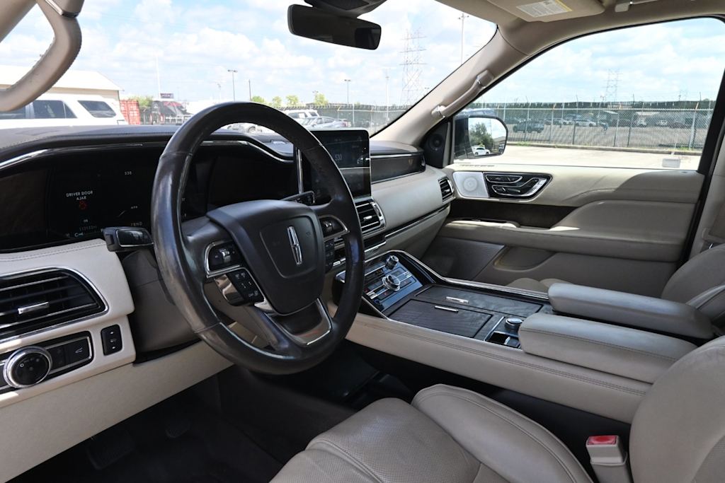 Thumbnail: 2018 Lincoln Navigator L - 2