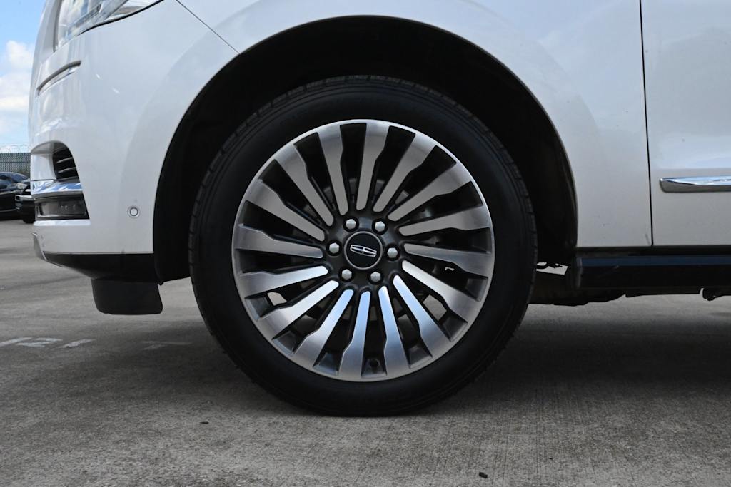 Thumbnail: 2018 Lincoln Navigator L - 7