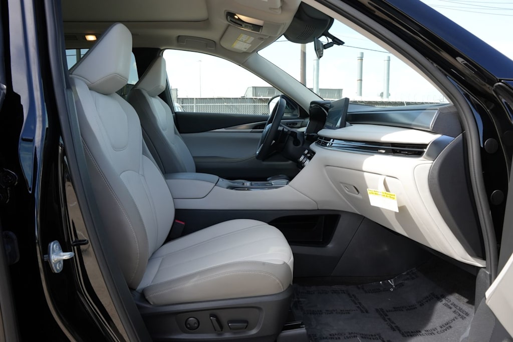 Thumbnail: 2027 INFINITI QX60 - 11