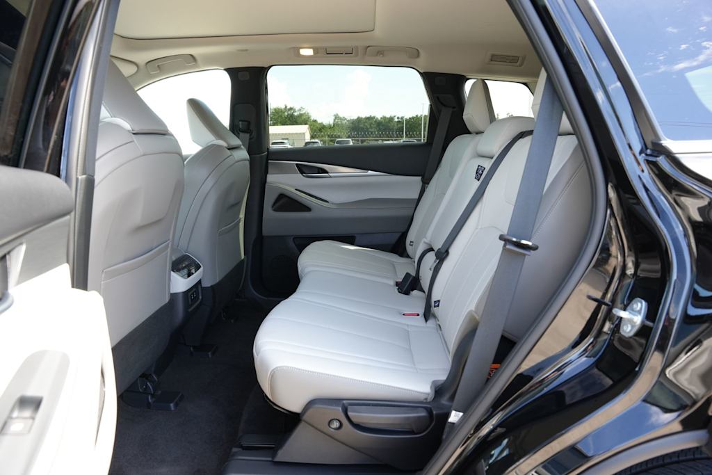 Thumbnail: 2027 INFINITI QX60 - 12