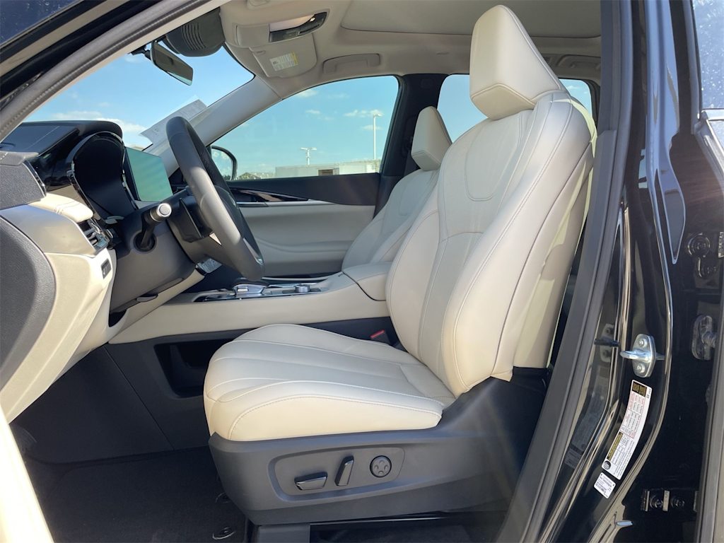 Thumbnail: 2025 INFINITI QX60 - 11