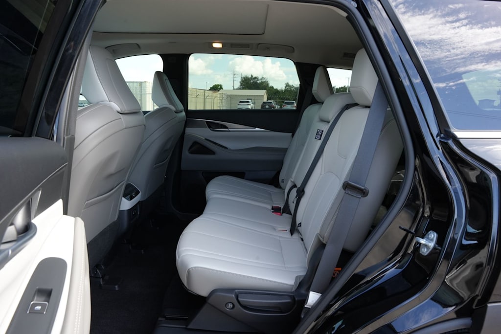 Thumbnail: 2026 INFINITI QX60 - 12