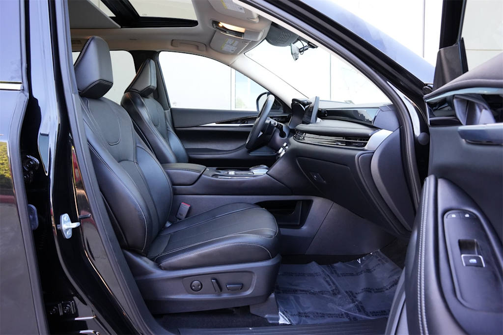 Thumbnail: 2025 INFINITI QX60 - 23