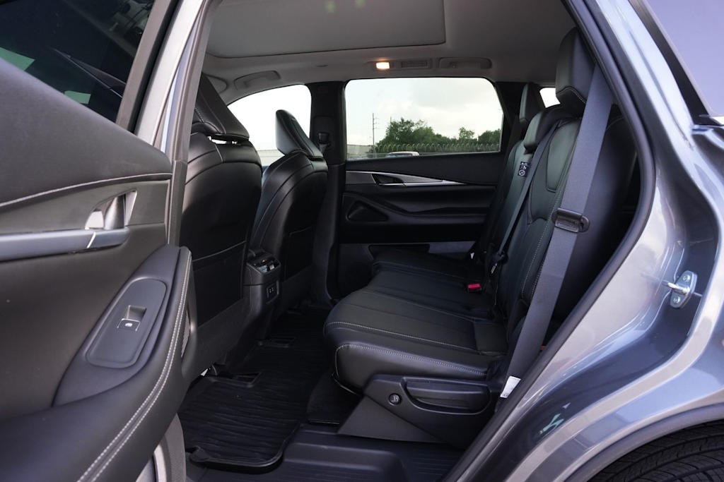 Thumbnail: 2026 INFINITI QX60 - 12