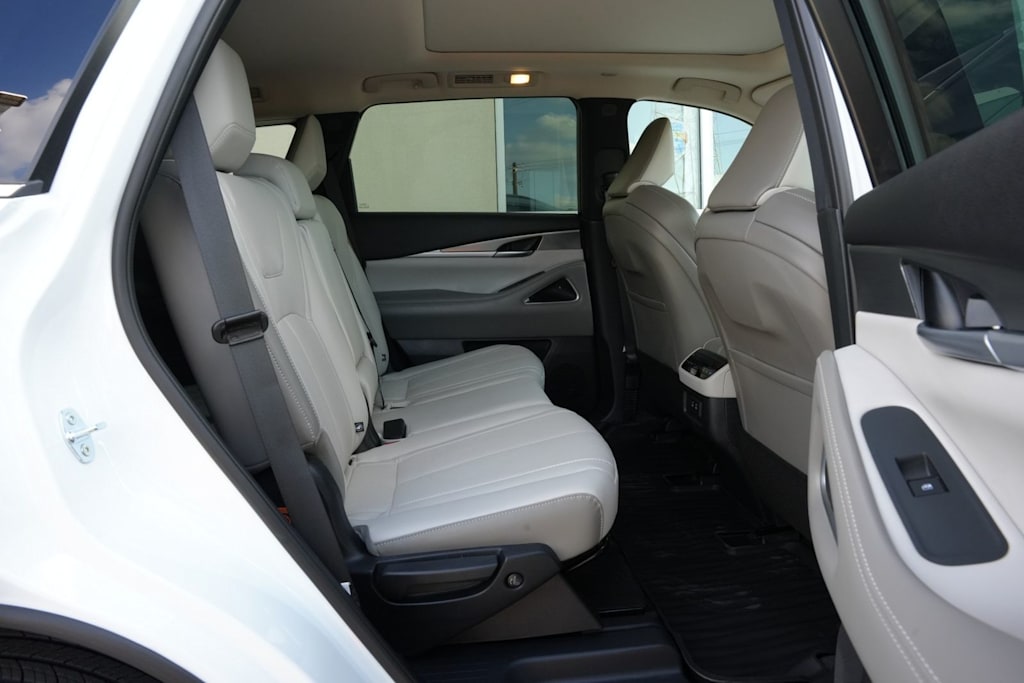 Thumbnail: 2027 INFINITI QX60 - 27