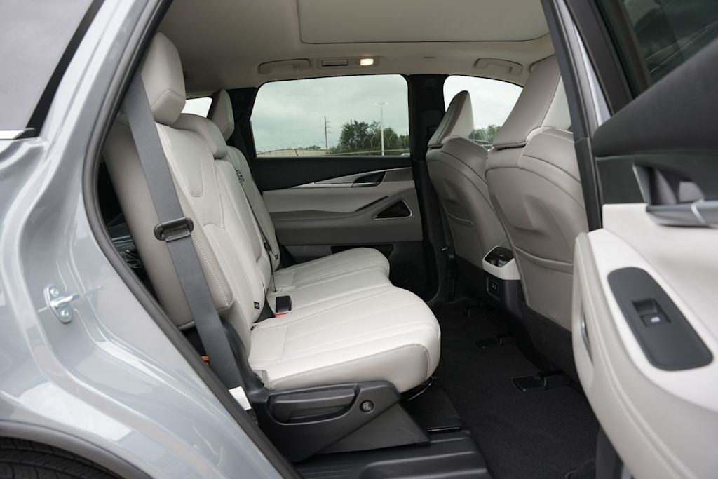 Thumbnail: 2027 INFINITI QX60 - 27