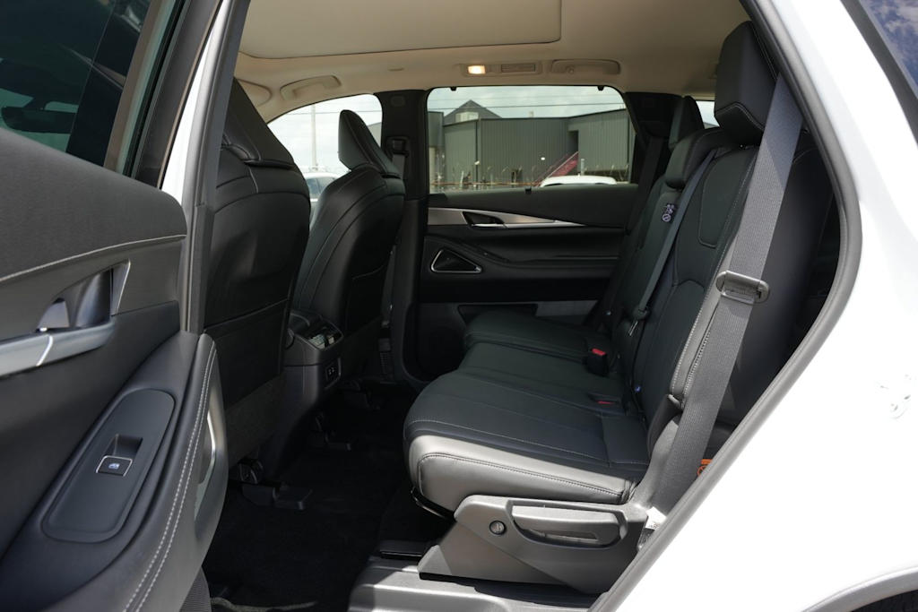 Thumbnail: 2026 INFINITI QX60 - 12