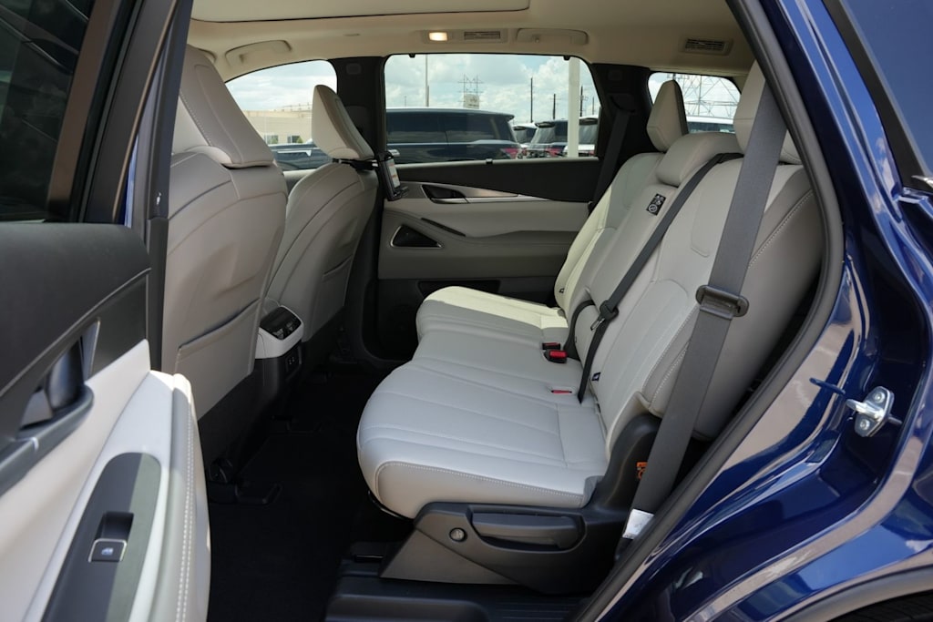 Thumbnail: 2026 INFINITI QX60 - 12