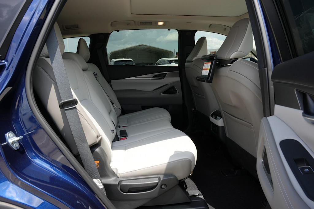 Thumbnail: 2026 INFINITI QX60 - 25