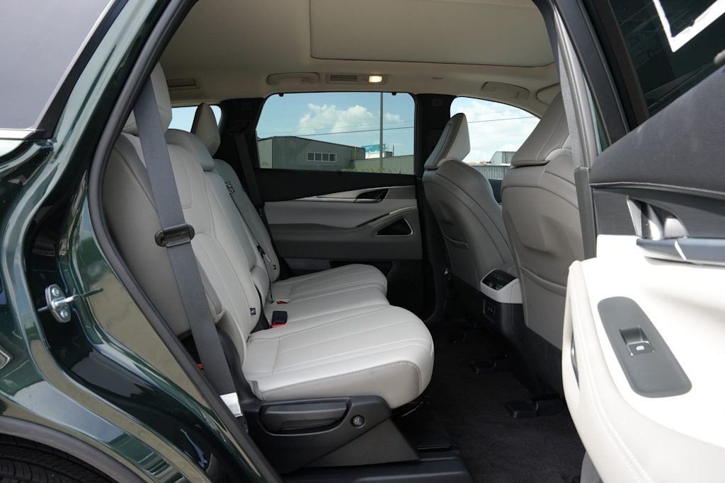 Thumbnail: 2026 INFINITI QX60 - 25
