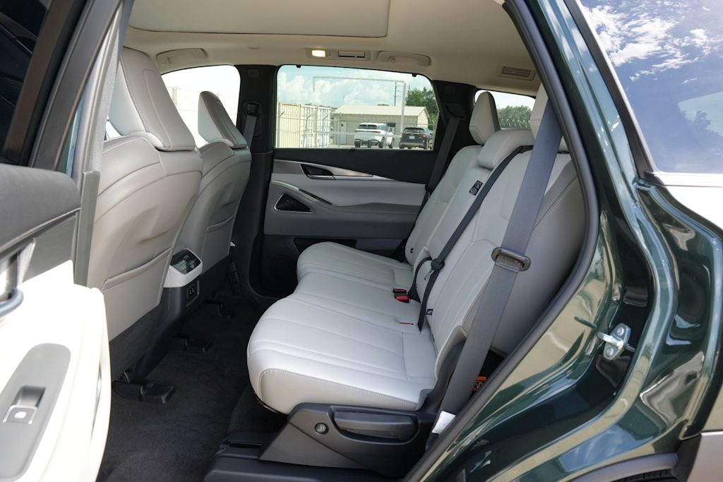 Thumbnail: 2026 INFINITI QX60 - 12