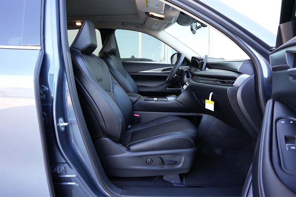 Thumbnail: 2026 INFINITI QX60 - 26