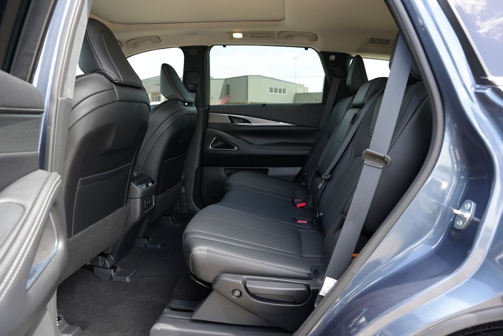 Thumbnail: 2026 INFINITI QX60 - 9