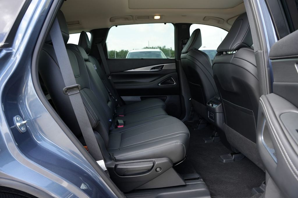 Thumbnail: 2026 INFINITI QX60 - 24