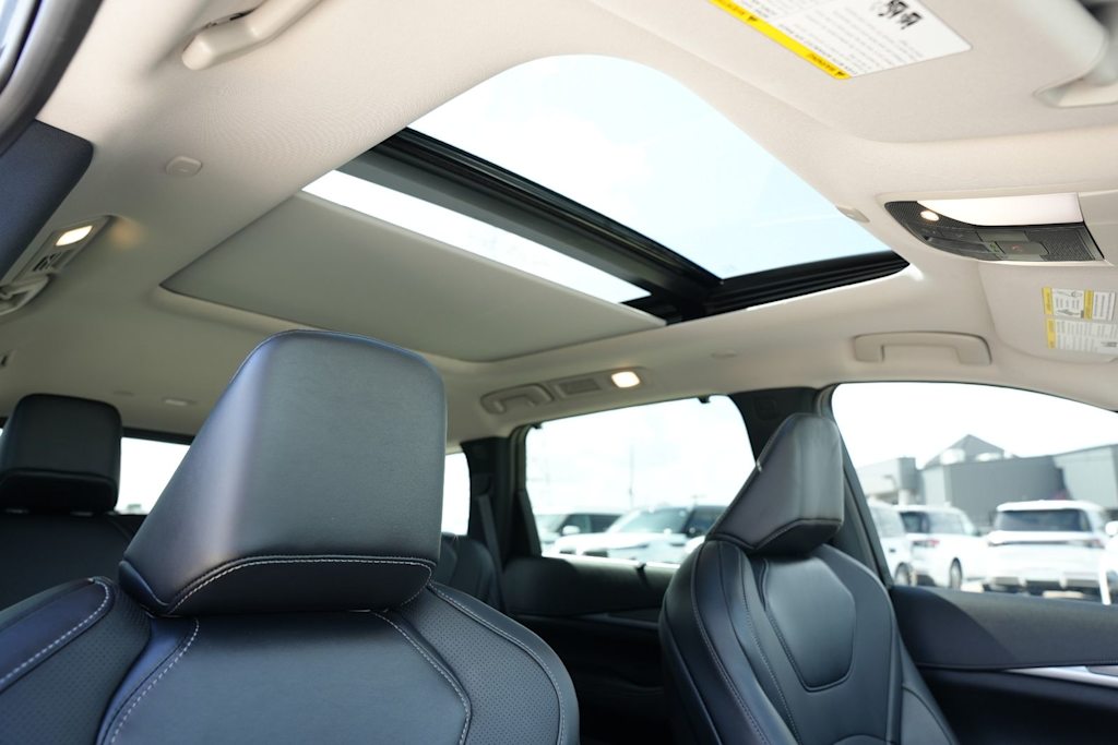 Thumbnail: 2026 INFINITI QX60 - 25