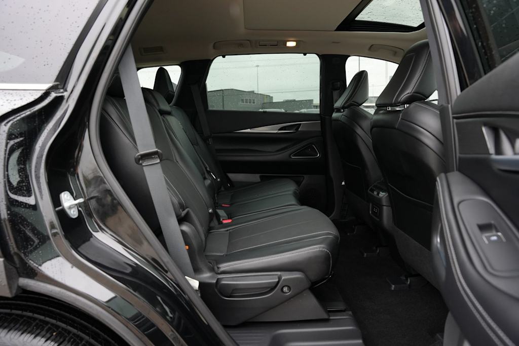Thumbnail: 2026 INFINITI QX60 - 25