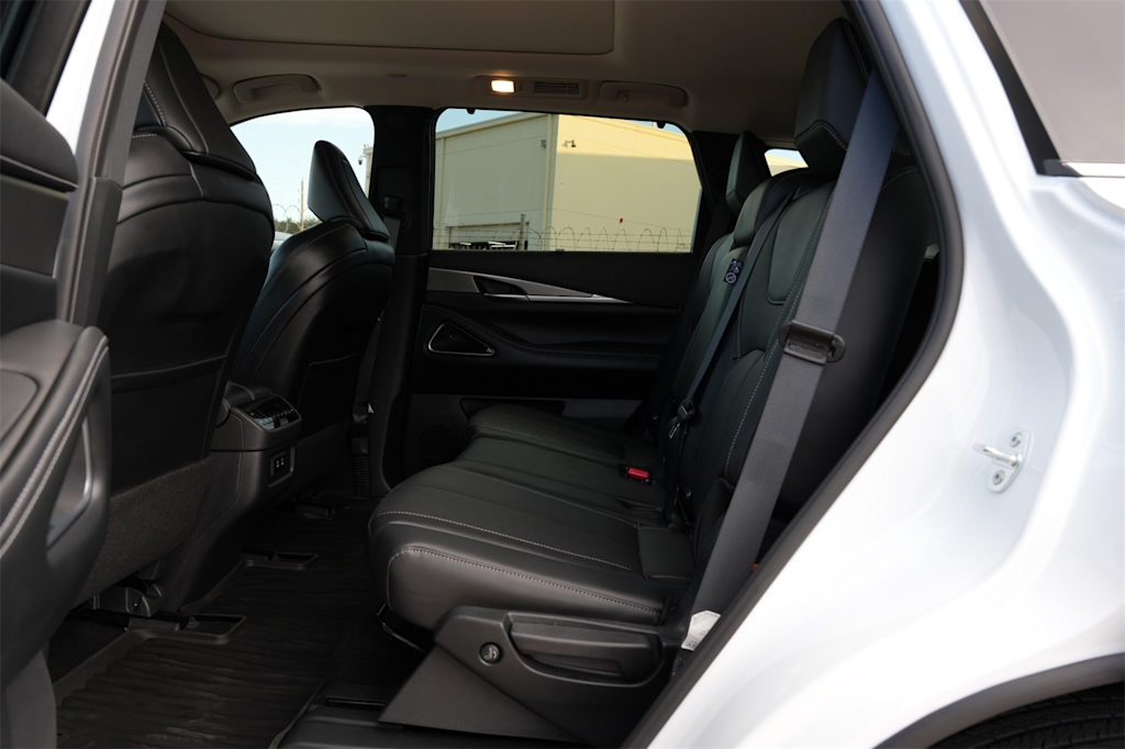 Thumbnail: 2026 INFINITI QX60 - 10