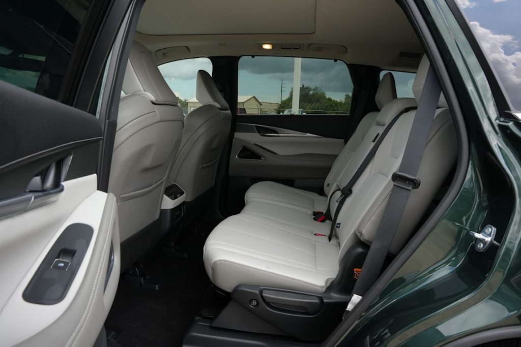 Thumbnail: 2026 INFINITI QX60 - 12