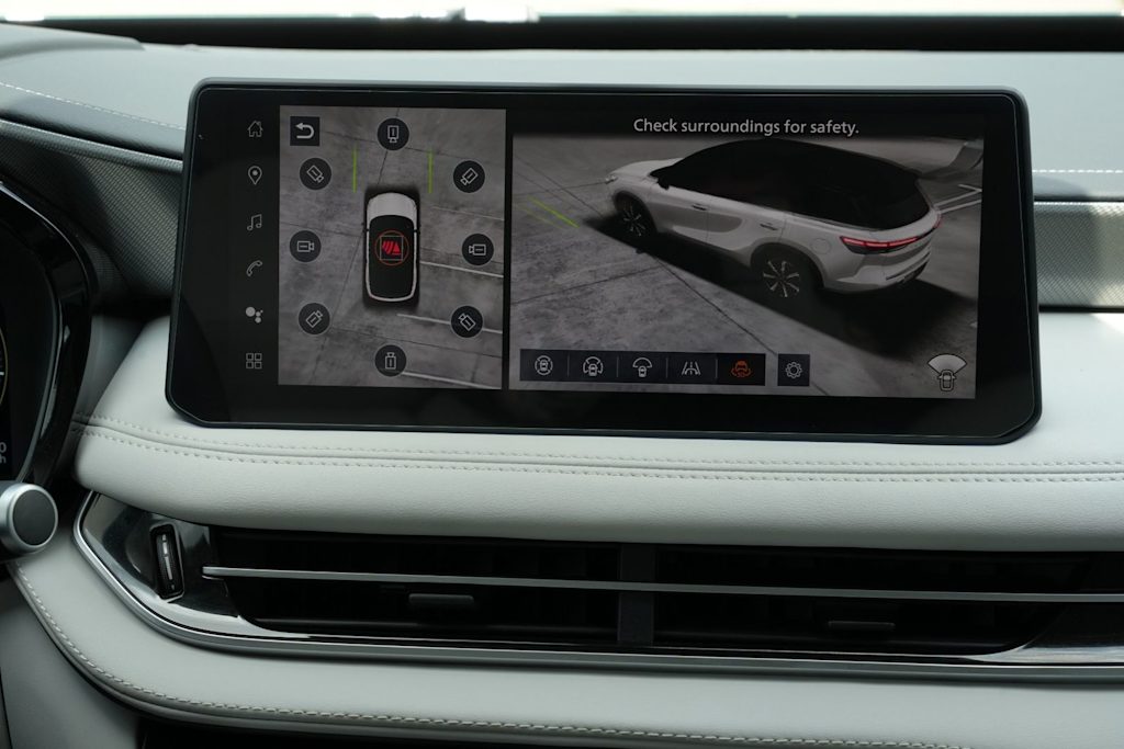 Thumbnail: 2026 INFINITI QX60 - 23