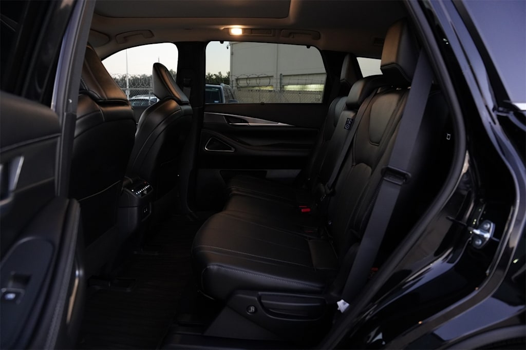 Thumbnail: 2026 INFINITI QX60 - 10